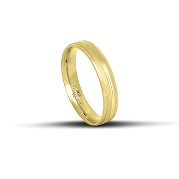 Χρυσές βέρες γάμου 4mm με σαγρέ φινίρισμα και λουστρέ γραμμές, χειροποίητης κατασκευής και ανατομικού σχεδιασμού.